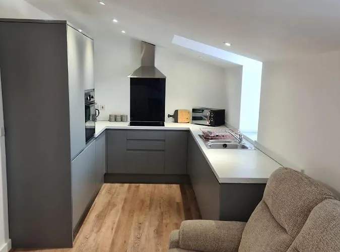 2 Bedroom Central Apartment