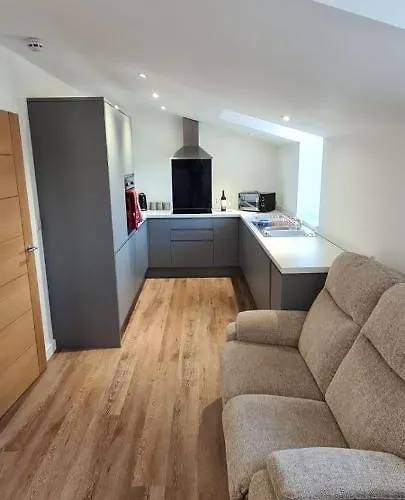 2 Bedroom Central Apartment