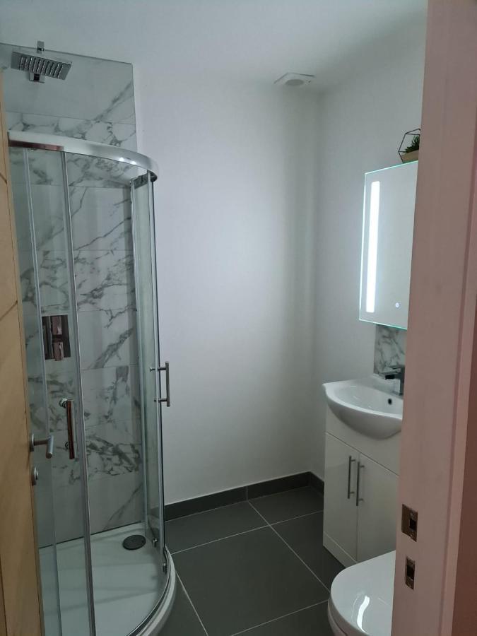 2 Bedroom Apartment *